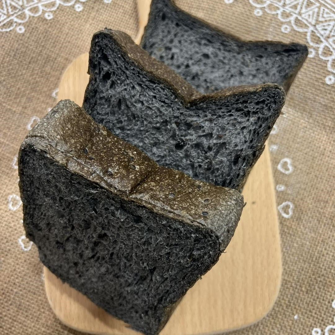 (圖)竹炭濃香黑芝麻方包
